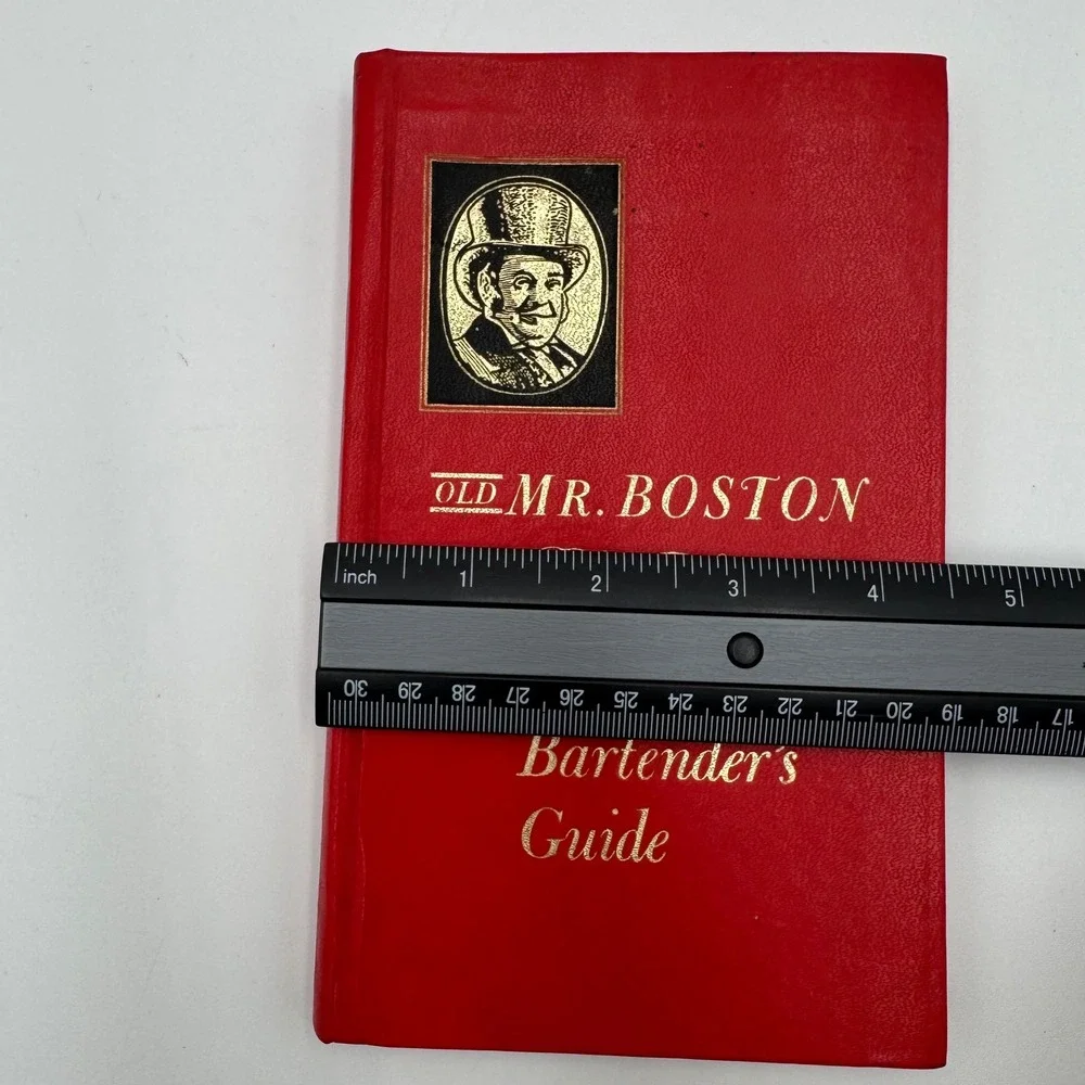 Old Mr. Boston De Luxe Official Bartender's Guide 1966 HC Cocktail Recipe Book